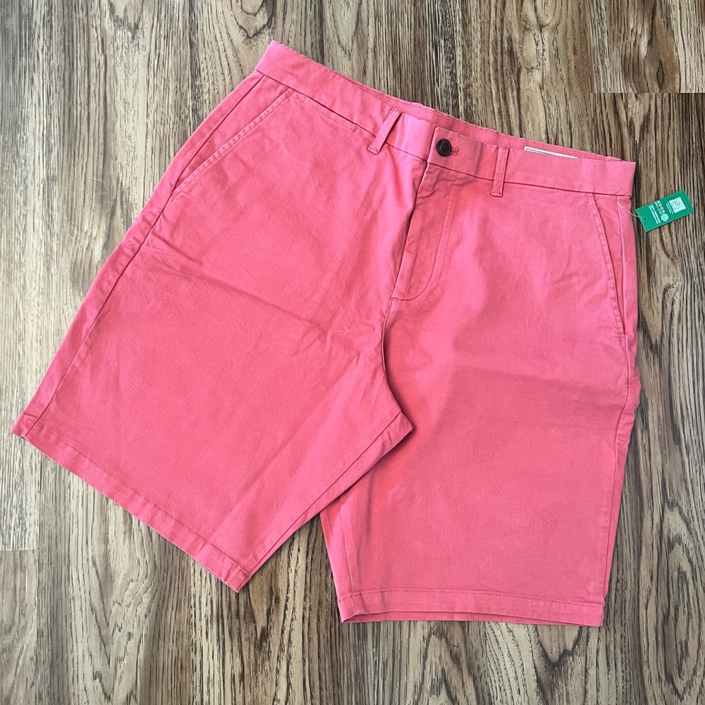 NEW!! GAP men’s 10” shorts, size 33